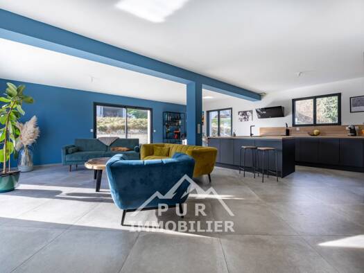 Maison à vendre 590 000 € 4 pièces 3 chambres 131 m² 1 289 m² de terrain La Muraz 74560