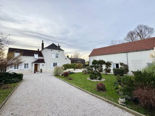 Villa à vendre 640 000 € 9 pièces 5 chambres 290 m² 20 000 m² de terrain La Saule Montceau-les-Mines 71300