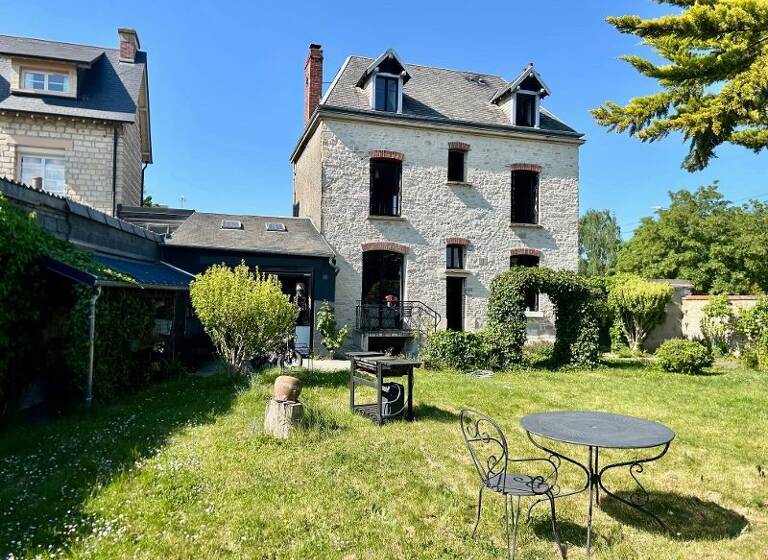Maison à vendre 657 000 € 8 pièces 5<br/>chambres 140 m²<br/>superficie 652 m²<br/>terrain Caen 14000
