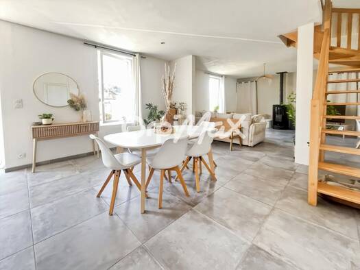 Maison à vendre 269 500 € 8 pièces 7 chambres 148 m² 1 806 m² de terrain Nabringhen 62142