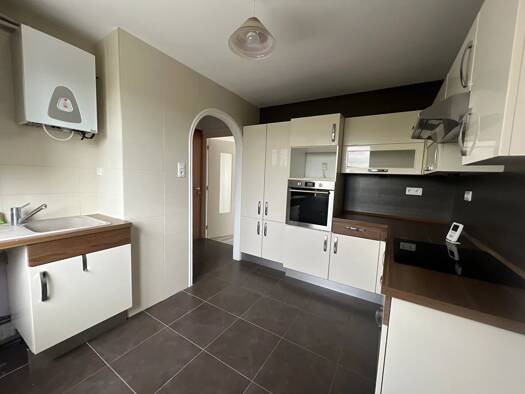 Appartement à louer 720 € 4 pièces 3 chambres 65 m² Étage 3/4 Zus Centre Oyonnax 01100