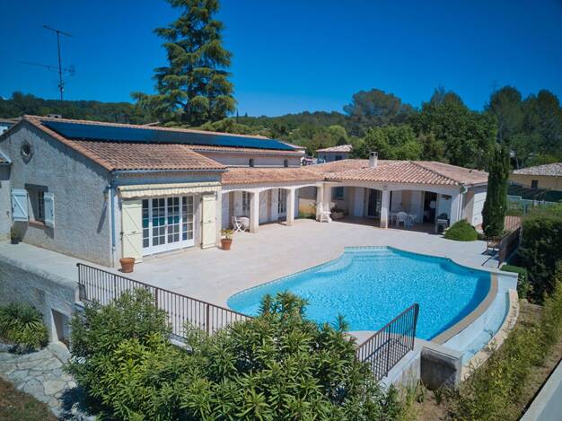 Maison de plain-pied à vendre 642 000 € 9 pièces 5 chambres 204 m² 2 746 m² de terrain Vaugines-Les Faisses-Peyrard Draguignan 83300