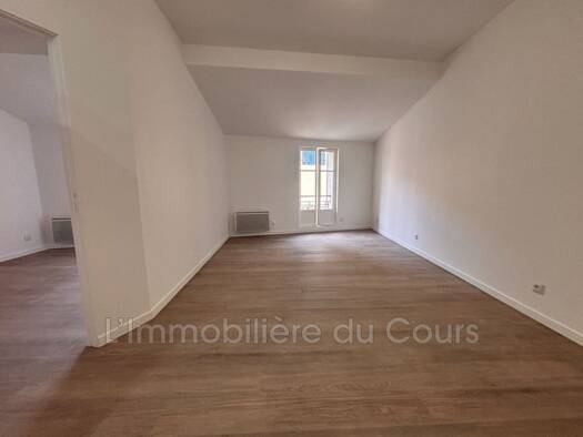 Appartement à louer 695 € 2 pièces 1 chambre 35,5 m² Étage 2/2 Martigues 13500