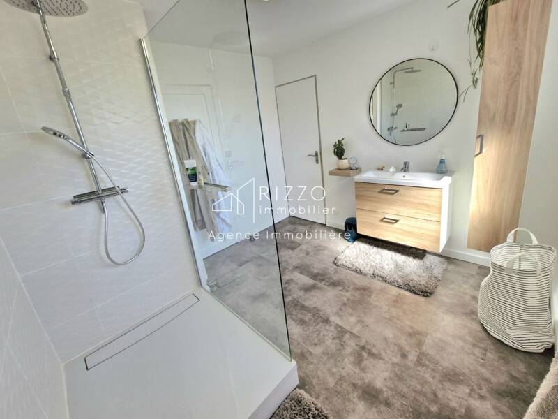 Maison à vendre, 240m², INJOUX GENISSIAT