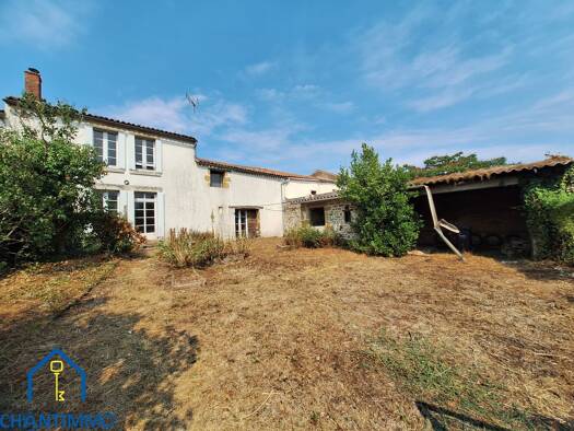 Maison à vendre 44 000 € 3 pièces 2 chambres 98,48 m² 417 m² de terrain La Caillère-Saint-Hilaire 85410