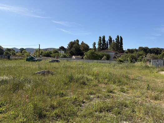 Terrain constructible viabilisé à vendre 235 000 € 356 m² de terrain Est Gignac-la-Nerthe 13180