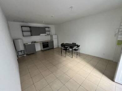 Appartement à louer 465 € 2 pièces 1 chambre 34 m² RDC Besseges 30160