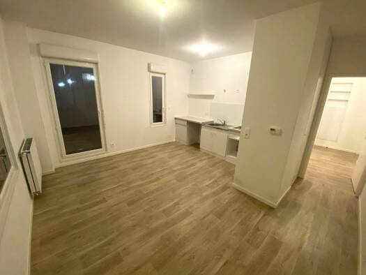 Appartement à louer 802 € 2 pièces 1 chambre 40 m² RDC Le Village-Les Pres Éragny 95610