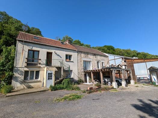 Local d'activités à vendre 749 000 € 1 330 m² d'espace de stockage Viarmes 95270