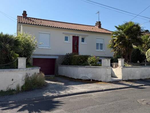 Maison à vendre 198 640 € 3 pièces 2 chambres 70 m² 753 m² de terrain Échiré 79410