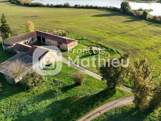 Ferme à vendre 565 000 € 6 pièces 5 chambres 174 m² 45 948 m² de terrain Saint-André-de-Corcy 01390
