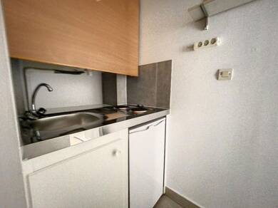Appartement à louer 320 € 1 pièce 14 m² RDC Léopold-Ville Vieille Nancy 54000