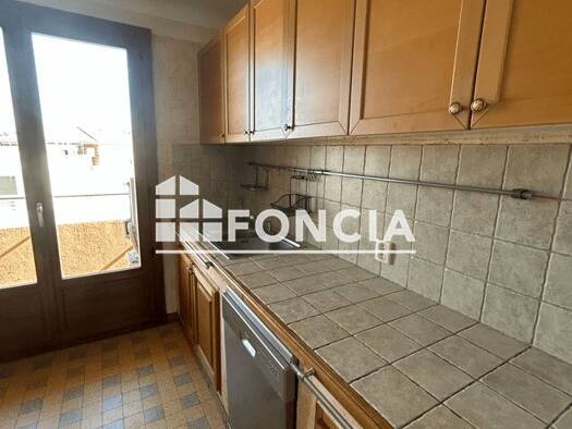 Appartement à louer 905 € 4 pièces 2 chambres 74,2 m² Étage 3/3 Vieille Ville-Cativel Gardanne 13120