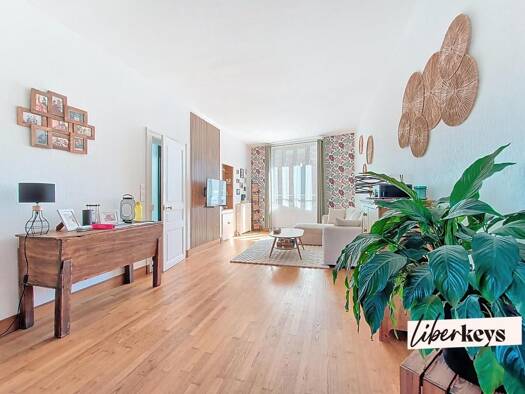 Maison de ville à vendre 220 000 € 7 pièces 4 chambres 125 m² 240 m² de terrain Conches-en-Ouche 27190