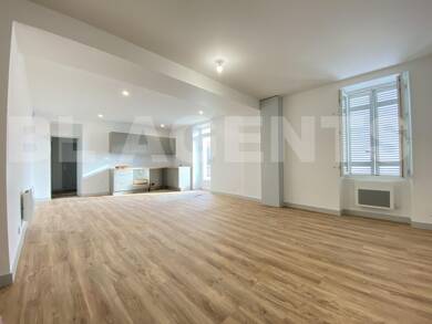 Appartement à louer 900 € 3 pièces 2 chambres 92,6 m² Dernier étage, Étage 1/1 Cavignac 33620