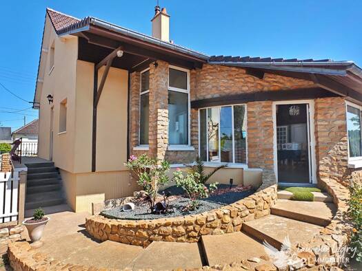 Pavillon à vendre 276 000 € 7 pièces 4 chambres 157 m² 511 m² de terrain Parigné-l'Évêque 72250