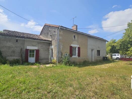 Maison à vendre 75 000 € 4 pièces 2 chambres 74 m² 1 400 m² de terrain Saint-Pierre-d'Exideuil 86400