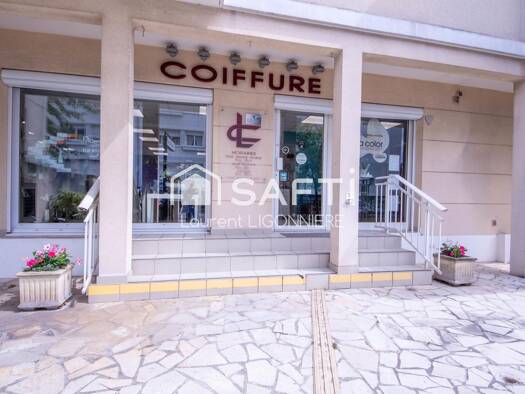 Local commercial à vendre 225 000 € 67 m² de surface de vente La Gare Villecresnes 94440