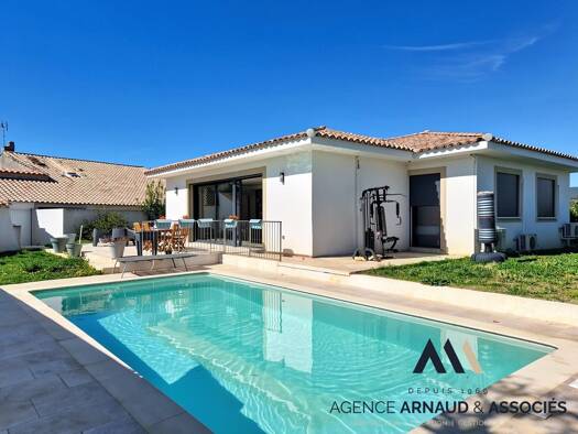 Maison de plain-pied à vendre 785 000 € 4 pièces 3 chambres 122 m² 618 m² de terrain Village-Cagueloup-Gueissard Saint-Cyr-sur-Mer 83270