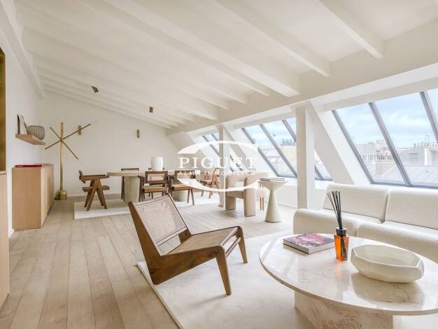 Duplex à louer - Première occupation 19 000 € 6 pièces 5 chambres 235 m² Étage 6/6 Triangle d'Or Paris 8ème arrondissement 75008