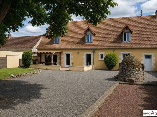 Maison à vendre 194 700 € 7 pièces 4 chambres 135 m² 2 000 m² de terrain Aubigné-Racan 72800