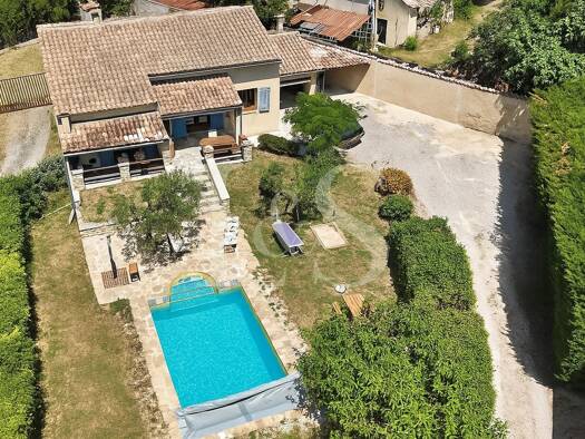Maison de plain-pied à vendre 359 000 € 4 pièces 3 chambres 90 m² 1 118 m² de terrain Malaucène 84340