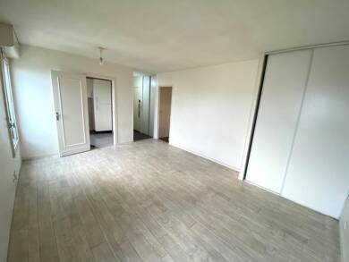 Appartement à louer 697 € 1 pièce 34,4 m² Étage 7/1 disponible à partir du 08/07/2025 Hôtel de Ville-Cadet de Vaux Franconville la Garenne 95130