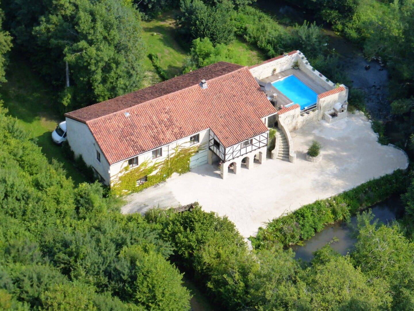 Maison à vendre, 187m², SAINT CIERS SUR BONNIEURE