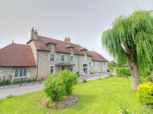 Maison à vendre 500 000 € 11 pièces 6 chambres 350 m² 23 993 m² de terrain Cuisia 39190