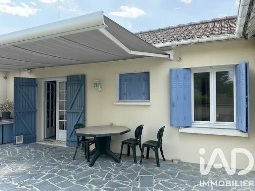 Maison de plain-pied à vendre 180 000 € 3 pièces 2 chambres 74 m² 590 m² de terrain La Couture-Boussey 27750