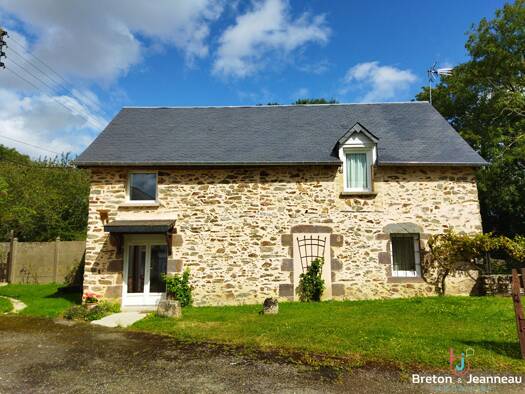 Maison de plain-pied à vendre 178 900 € 9 pièces 3 chambres 186 m² 3 070 m² de terrain Fresnay sur Sarthe 72130