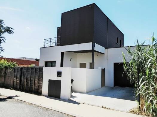 Maison à vendre 390 000 € 4 pièces 3 chambres 108 m² 360 m² de terrain Peripherie Sérignan 34410