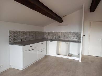 Appartement à louer 450 € 2 pièces 2 chambres 48,2 m² Dernier étage, Étage 2/2 St Julien sur Bibost 69690