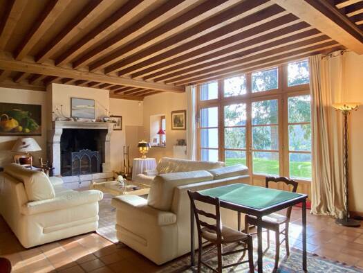 Villa à vendre 890 000 € 12 pièces 6 chambres 350 m² 70 225 m² de terrain Ambierle 42820