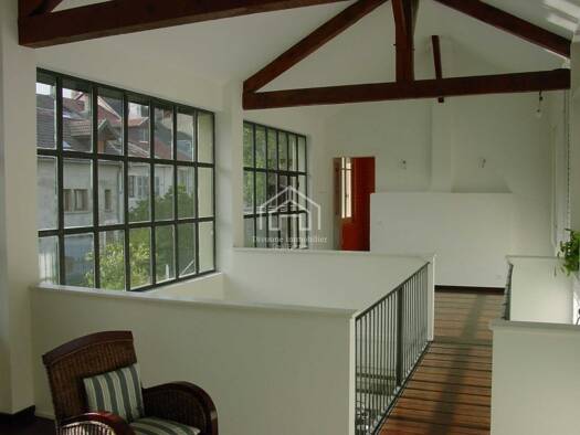 Maison de ville à louer 2 850 € 10 pièces 6 chambres 252 m² 488 m² de terrain Centre Gex 01170