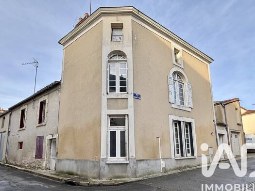 Maison de ville à vendre 59 000 € 5 pièces 3 chambres 139 m² Centre Ancien-Fertevault Thouars 79100