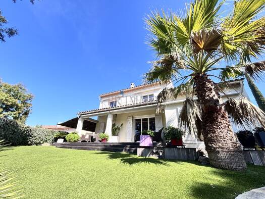 Villa à vendre 730 000 € 5 pièces 4 chambres 140 m² 720 m² de terrain Saint-Raphaël 83700