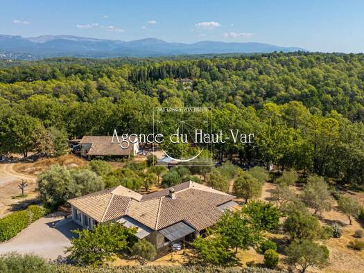 Maison de plain-pied à vendre 650 000 € 6 pièces 5 chambres 170 m² 2 922 m² de terrain Saint-Paul-en-Forêt 83440