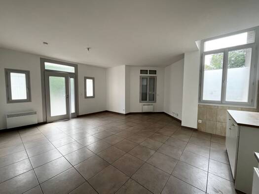 Appartement à louer 856 € 3 pièces 2 chambres 69 m² RDC/3 Centre Essonnes-Robinson Corbeil-Essonnes 91100