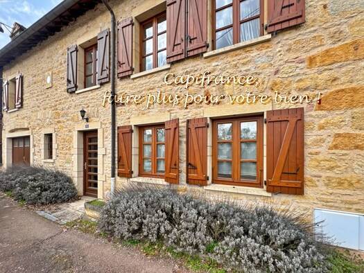 Maison à vendre 235 000 € 6 pièces 3 chambres 178 m² 929 m² de terrain La Clayette 71800