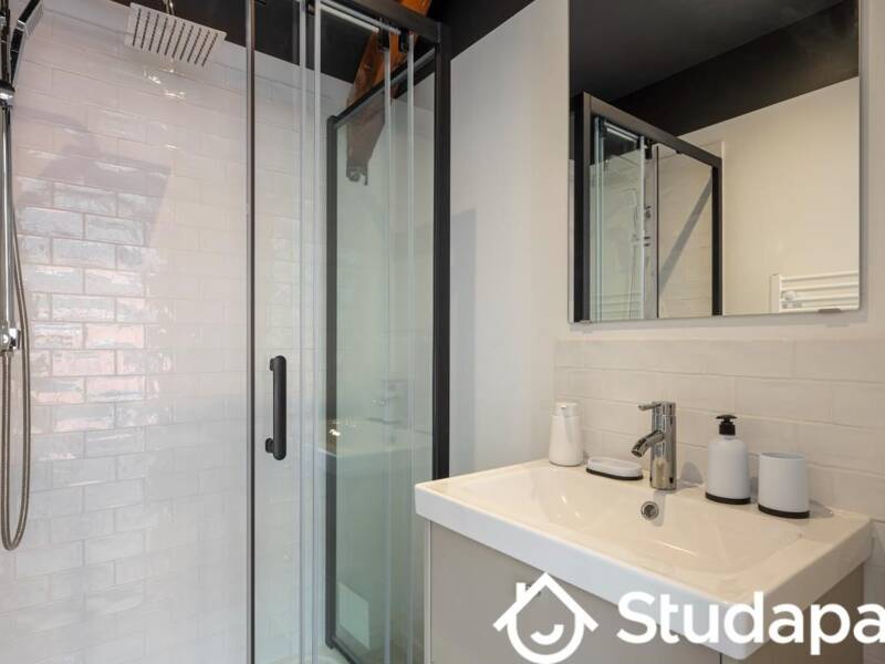 Maison à louer, 16m², PARIS 18E