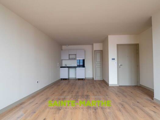 Appartement à louer 810 € 3 pièces 2 chambres 60,1 m² 1er étage Niort 79000