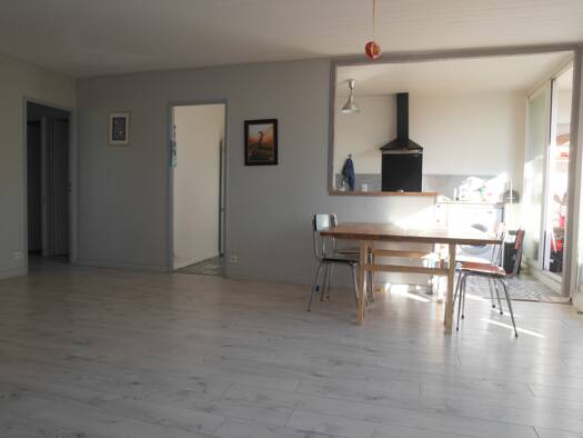 Appartement à louer 1 010 € 4 pièces 2 chambres 81,4 m² Étage 6/10 Capeyron Mérignac 33700