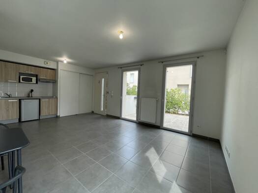 Appartement à louer 800 € 2 pièces 1 chambre 45 m² RDC/2 Brignais 69530