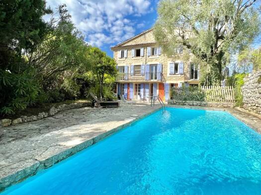 Maison à louer 3 600 € 8 pièces 5 chambres 238 m² 300 m² de terrain Les Aspres-Plan Sarrain Mouans-Sartoux 06370