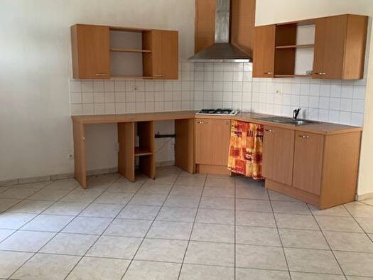 Appartement à louer 465 € 3 pièces 2 chambres 55 m² Étage 1/2 Sainte-Bazeille 47200