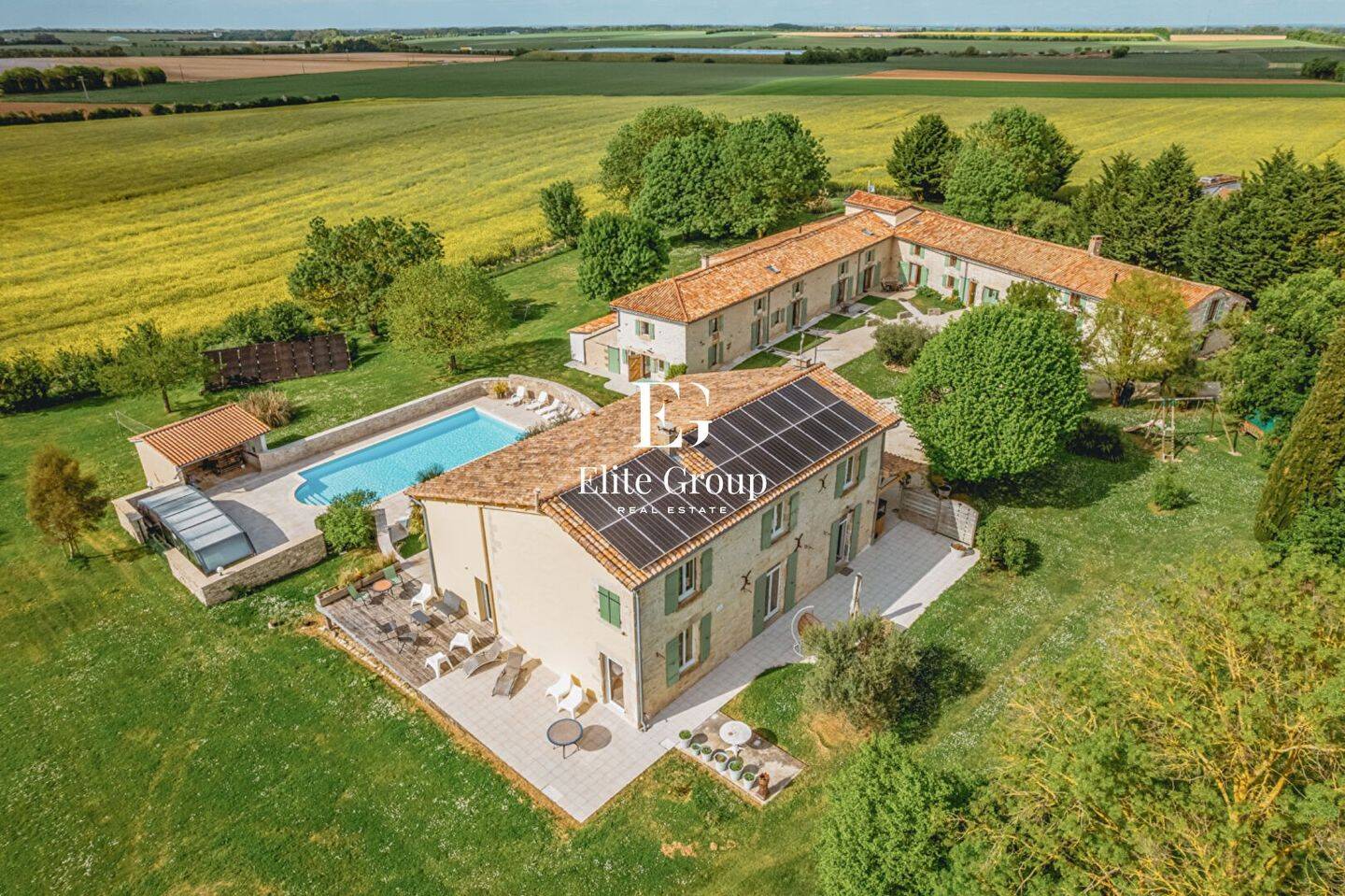 Maison à vendre, 825m², SURGERES
