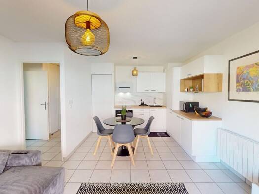 Appartement à louer 1 250 € 2 pièces 1 chambre 43 m² 1er étage Ouest Ville-la-Grand 74100