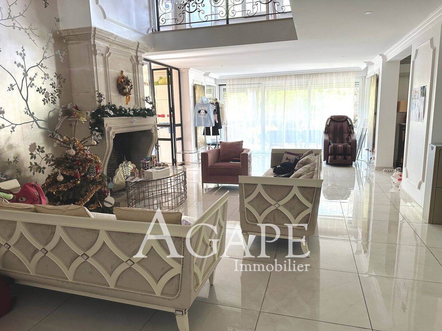 Maison à vendre, 346m², SAINT MAUR DES FOSSES