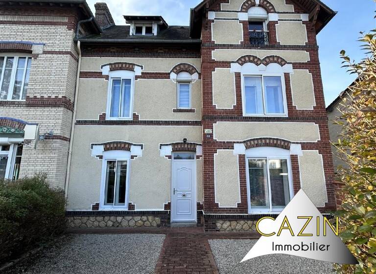 Maison à vendre 164 000 € 4 pièces 3<br/>chambres 147 m²<br/>superficie 290 m²<br/>terrain Lisieux 14100